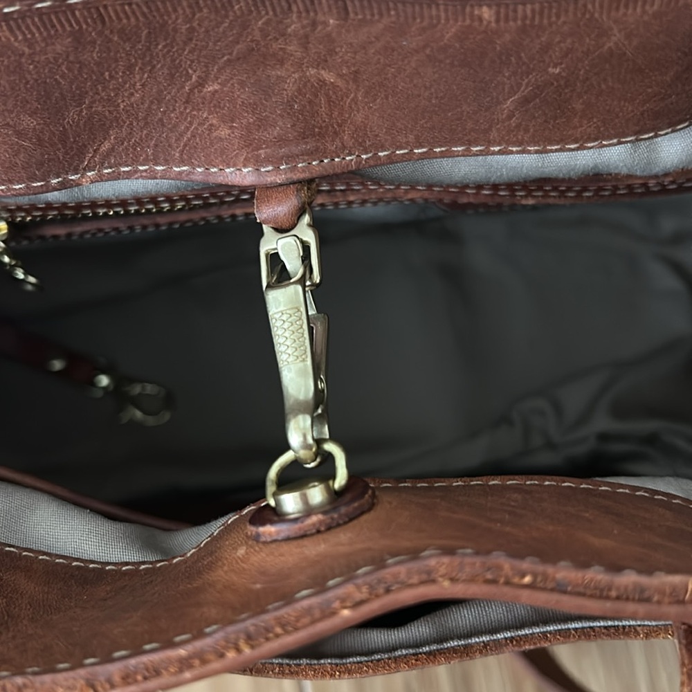 Overland Leather Handbag/Crossbody - Picture 13 of 15